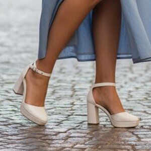 Badgley Mischka White Platform Heels